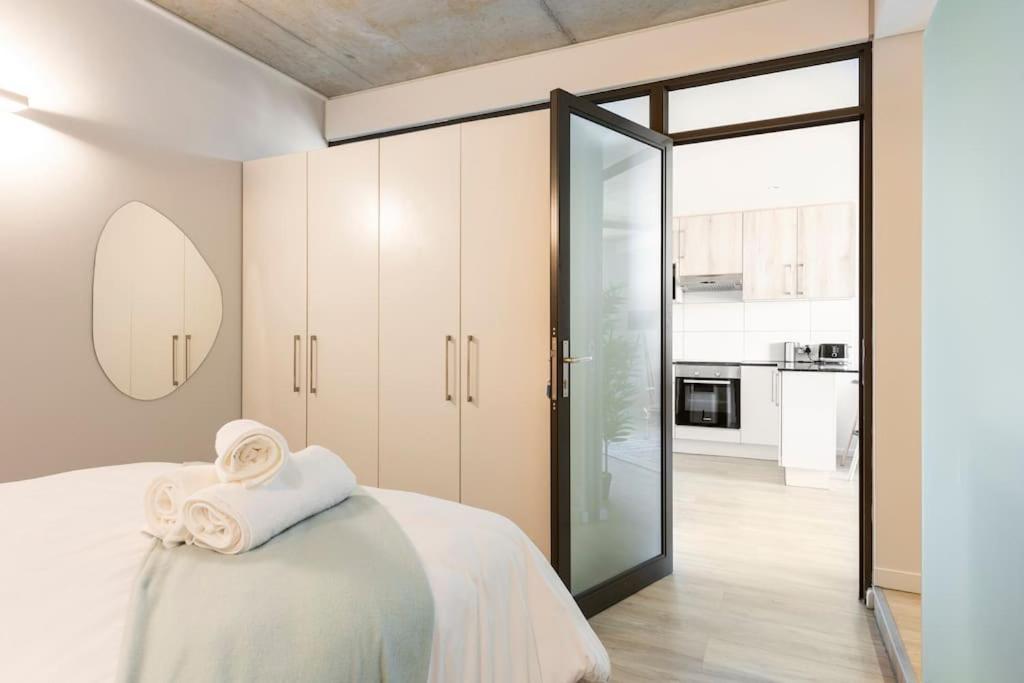 Chic, Central, Family & Group Stay - Stylish 2 Ensuite Bedroom Apartment With Spacious Balcony Le Cap Extérieur photo