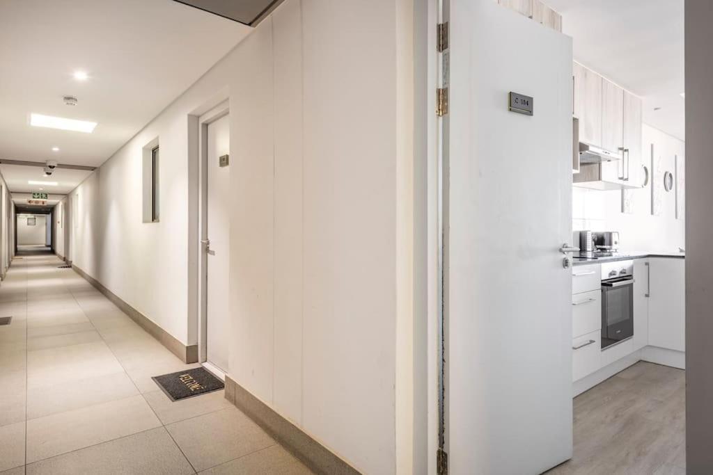 Chic, Central, Family & Group Stay - Stylish 2 Ensuite Bedroom Apartment With Spacious Balcony Le Cap Extérieur photo