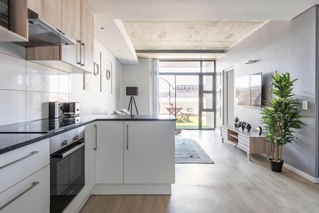 Chic, Central, Family & Group Stay - Stylish 2 Ensuite Bedroom Apartment With Spacious Balcony Le Cap Extérieur photo