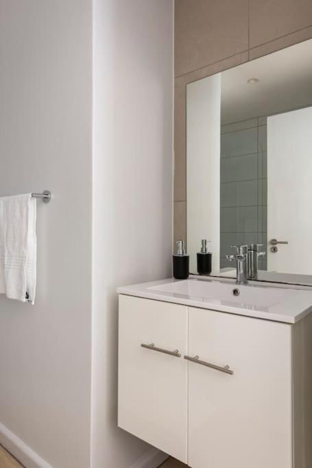 Chic, Central, Family & Group Stay - Stylish 2 Ensuite Bedroom Apartment With Spacious Balcony Le Cap Extérieur photo